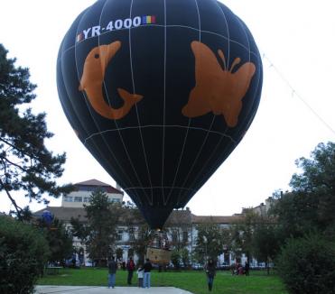 Orădenii s-au ridicat în Parcul 1 Decembrie cu balonul (FOTO)